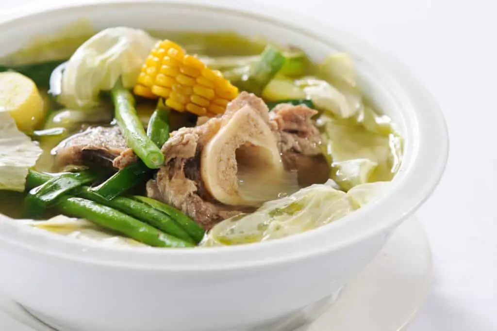 What is the difference between bulalo and nilaga